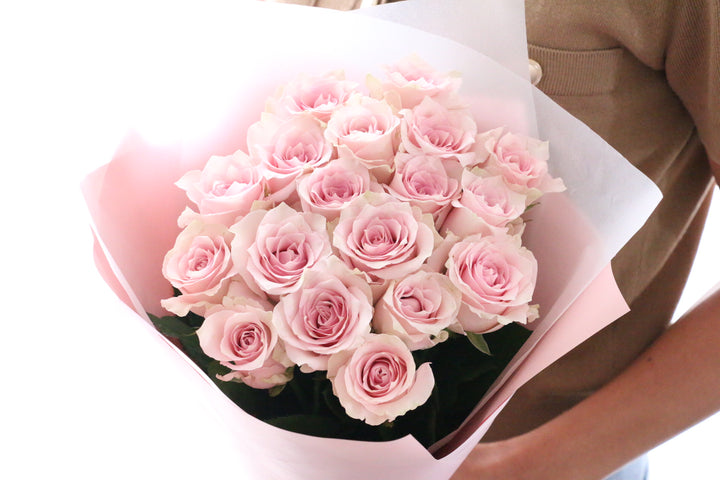 18本のピンク色のバラの花束
