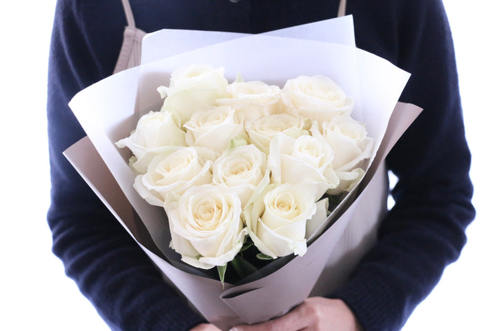 12本の白色のバラの花束-私の妻になってください