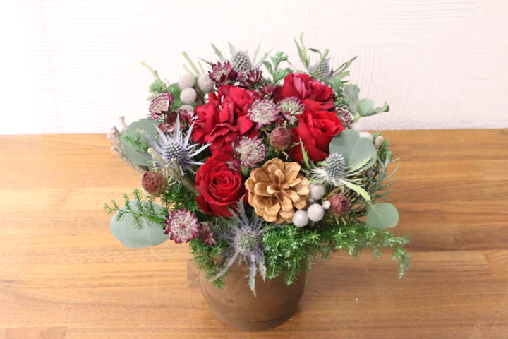 クリスマスの赤いバラ入りアレンジメント　Mサイズ　5,000円