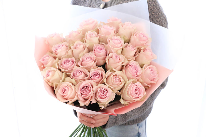 28本のピンク色のバラの花束-あなたを愛し続けます