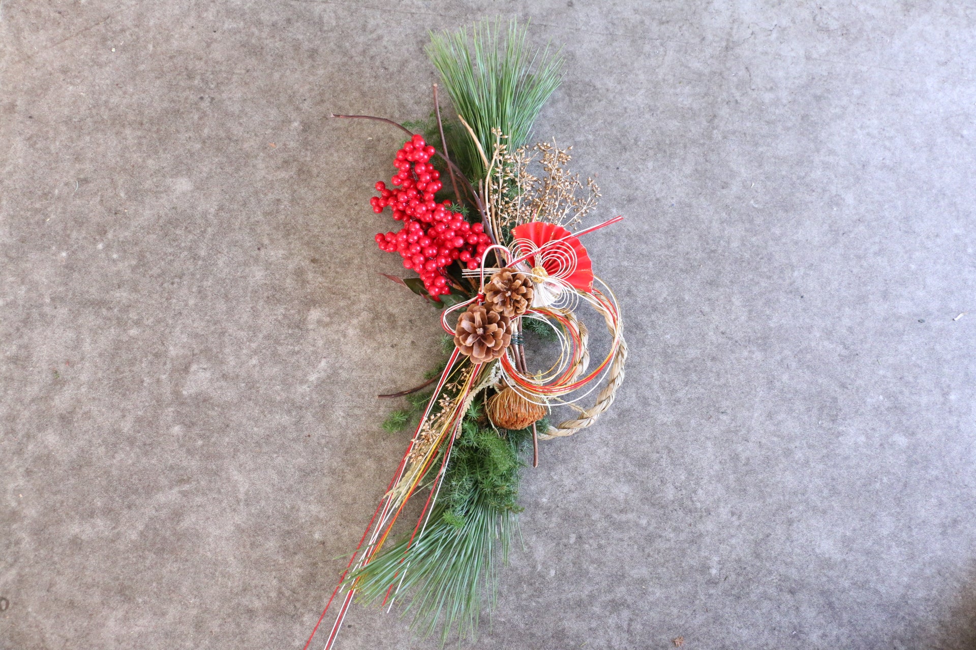 お正月飾り しめ縄飾り 2,500円 – 花・花束の通販サイト｜HanaTaku