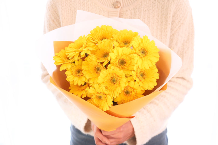 黄色のガーベラの花束（14本）-誇りに思います