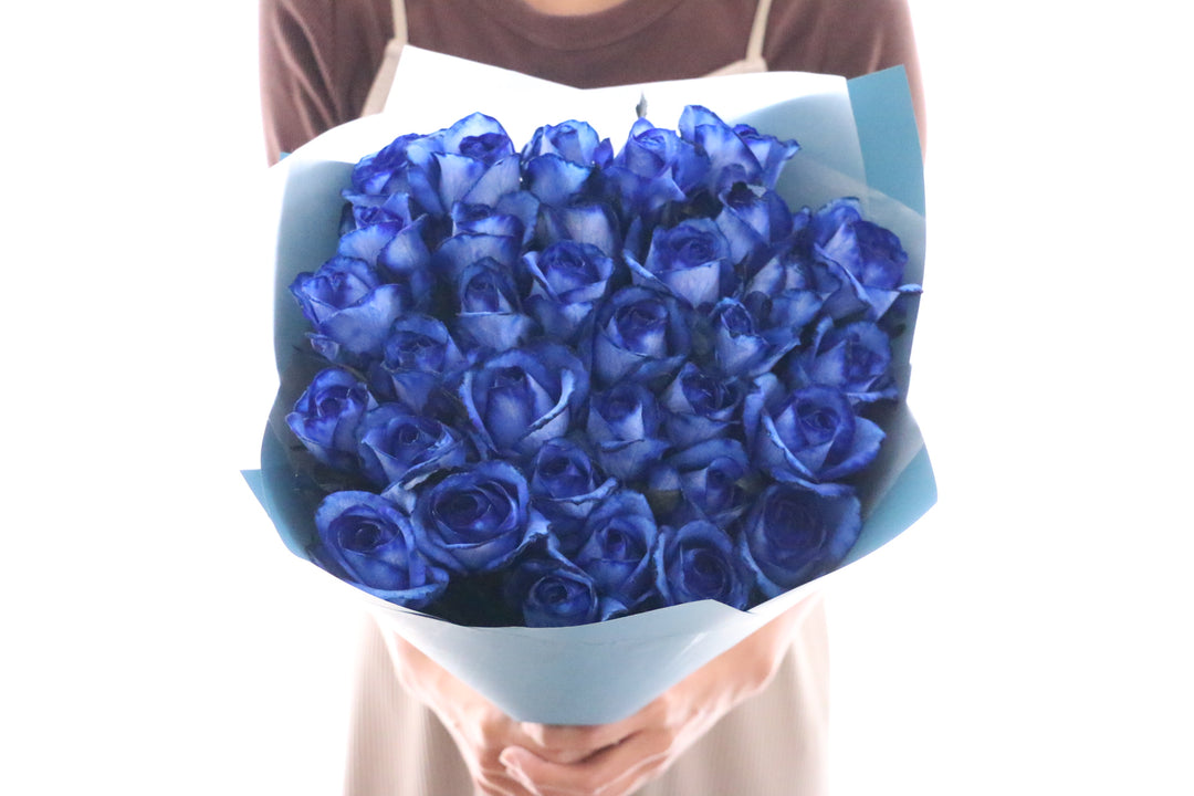33本の青いバラの花束