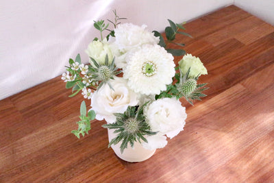 白・グリーンのアレンジメント 3,000円