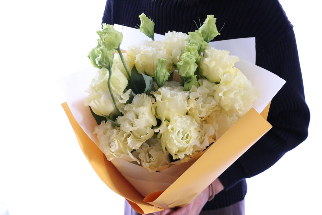 クリーム色のトルコキキョウの花束（6本）