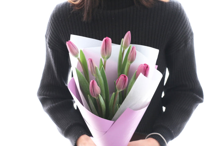 紫色のチューリップの花束（8本）