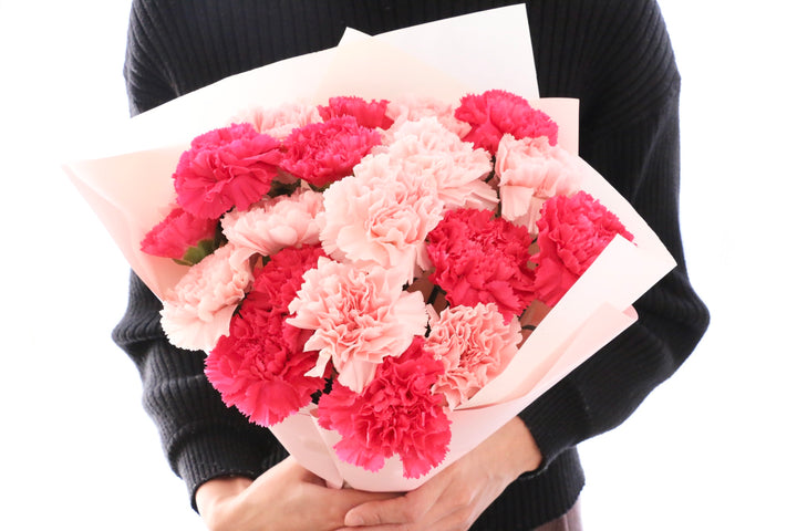 ピンク色ミックスのカーネーションの花束（20本）