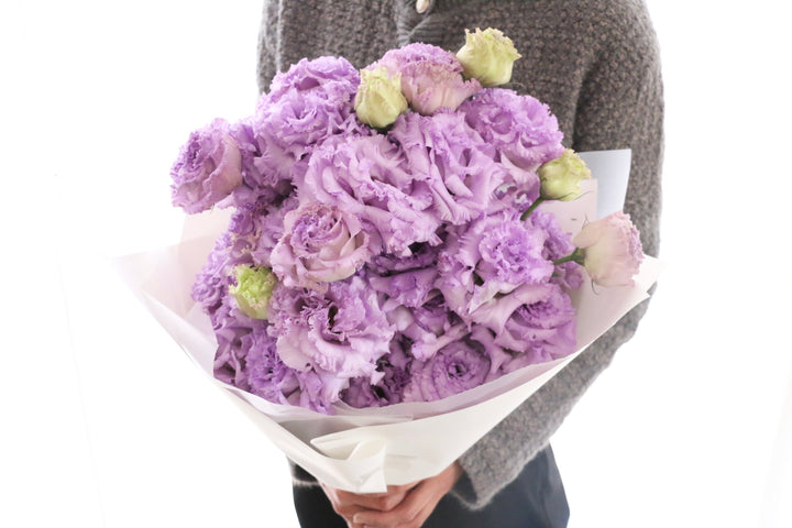 紫色のトルコキキョウの花束（7本）