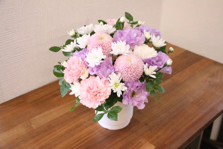 【供花】白色・ピンク色・紫色のお供えアレンジメント 6,000円