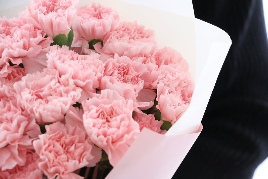 ピンクのカーネーションの花束（20本）