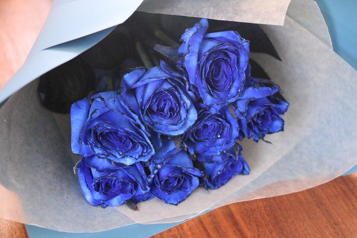 8本の青いバラの花束-あなたに感謝しています