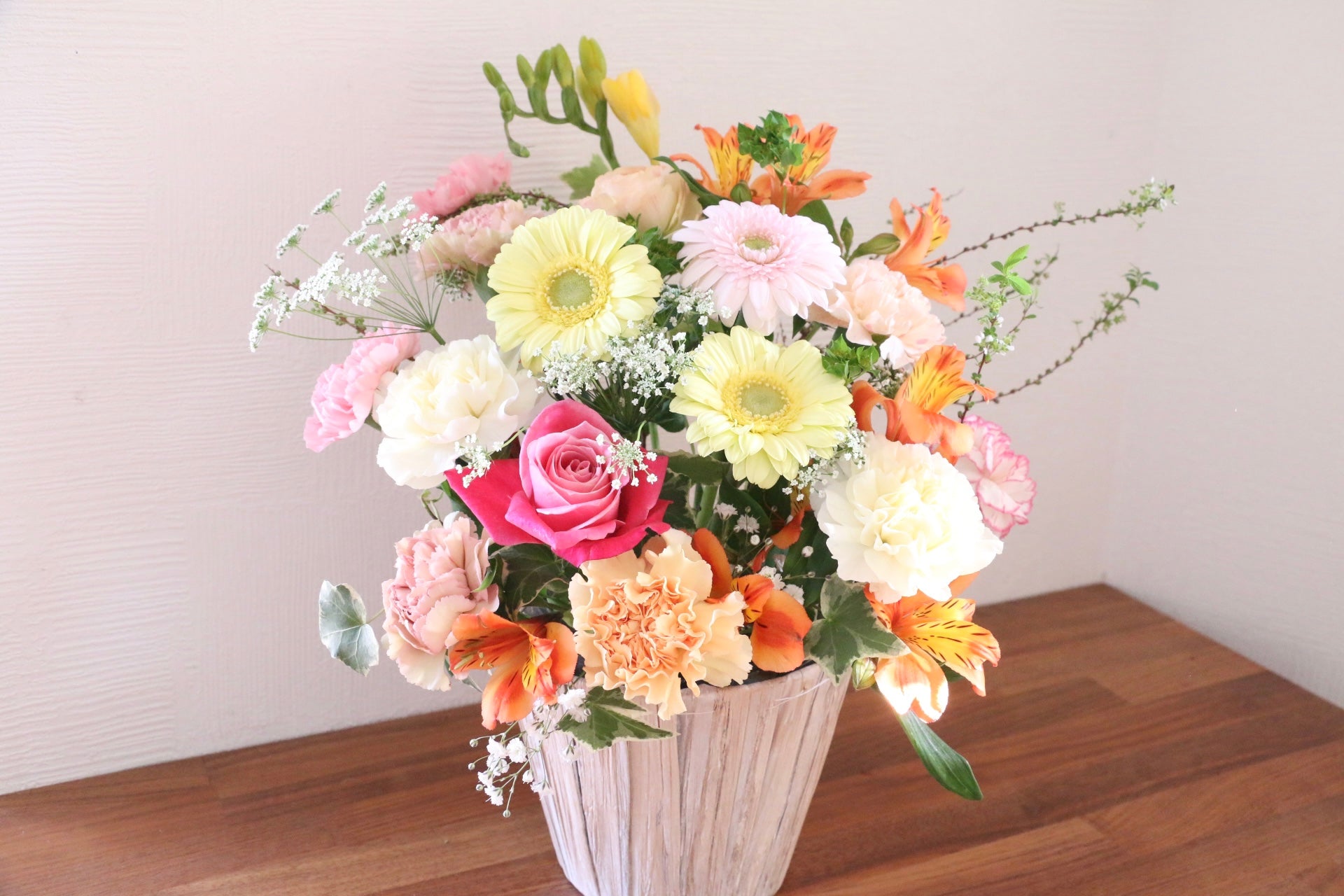 9,000円のアレンジメント – 花・花束の通販サイト｜HanaTaku