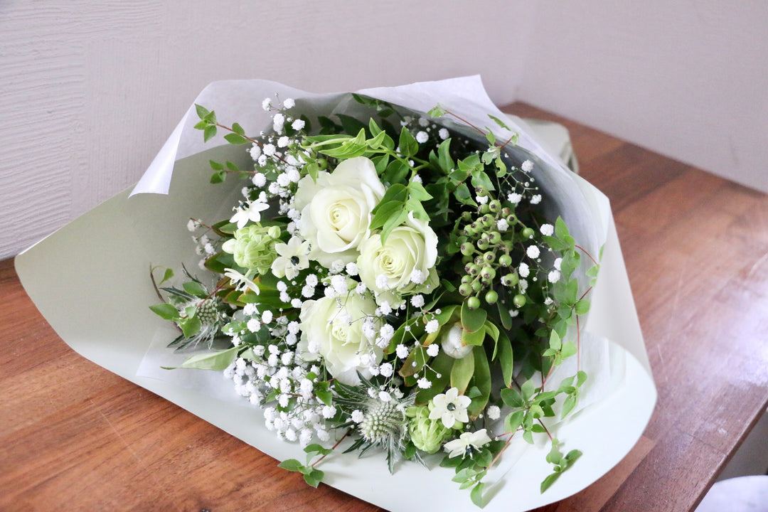 白・グリーンの花束 6,000円