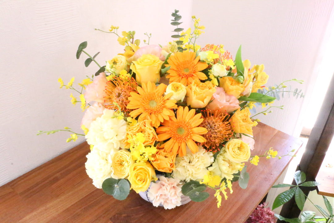 黄色・オレンジ色のアレンジメント 15,000円