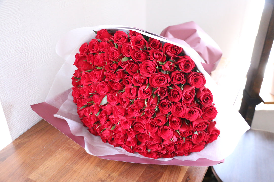 【プロポーズ】108本の赤いバラの花束-結婚して下さい