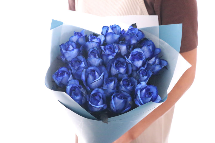 22本の青いバラの花束