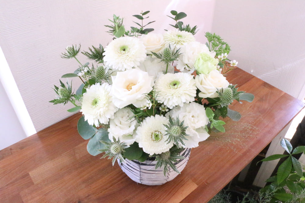 白・グリーンのアレンジメント 10,000円