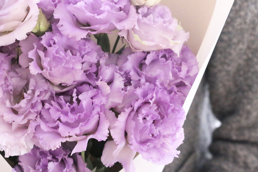 紫色のトルコキキョウの花束（4本）