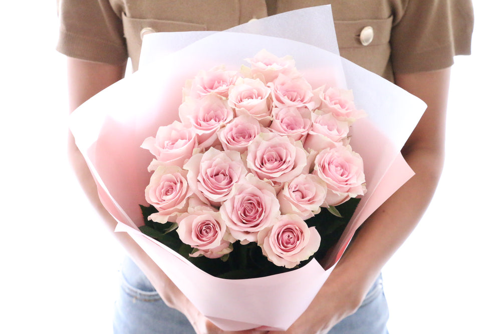 18本のピンク色のバラの花束