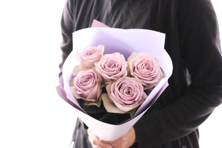 紫色のバラの花束（5本）-あなたに出会えて心から嬉しいです