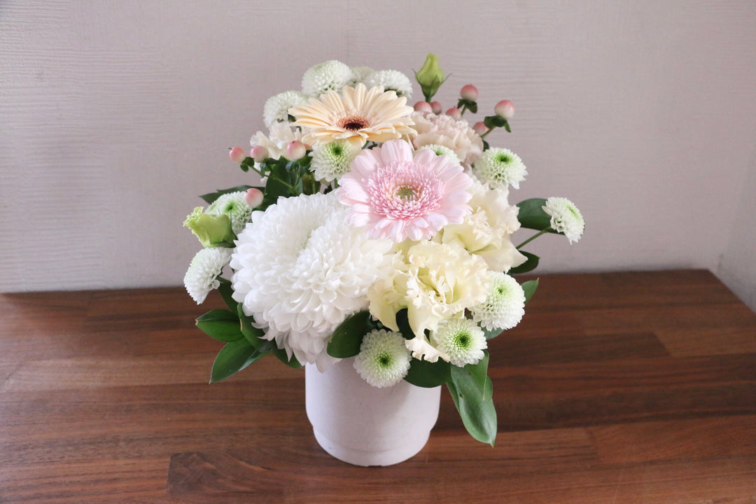 【供花】白色・ピンク色のお供えアレンジメント 5,000円