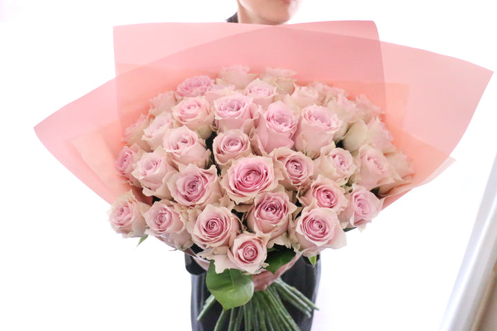 35本のピンク色のバラの花束