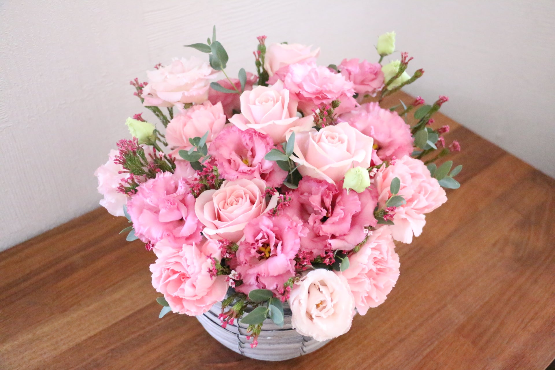 ピンク系のアレンジメント 9,000円 – 花・花束の通販サイト｜HanaTaku