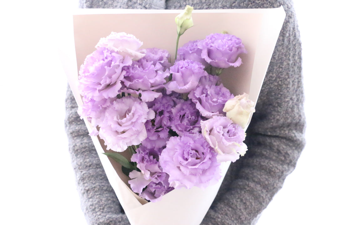 紫色のトルコキキョウの花束（5本）