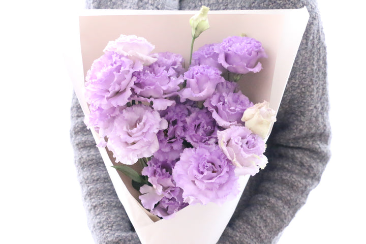 紫色のトルコキキョウの花束（5本）