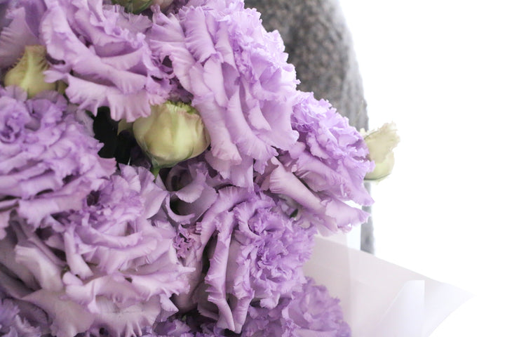 紫色のトルコキキョウの花束（9本）