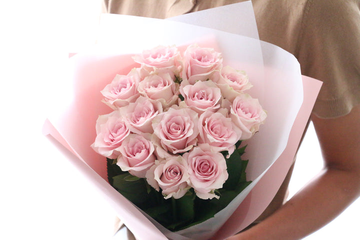 14本のピンク色のバラの花束