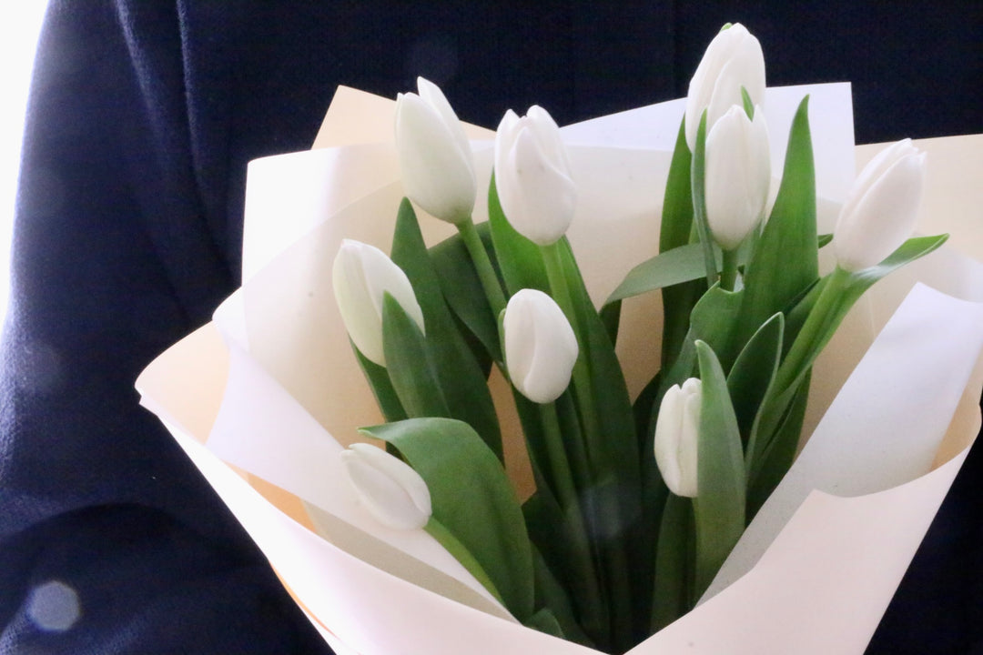 白のチューリップの花束（9本）