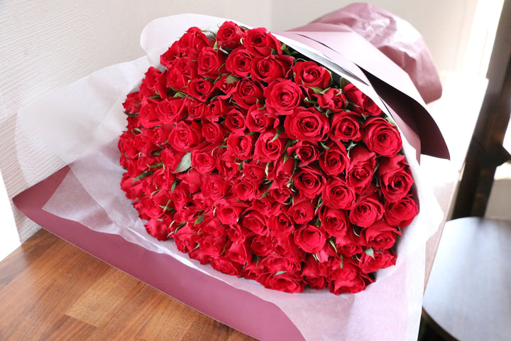 99本の赤いバラの花束