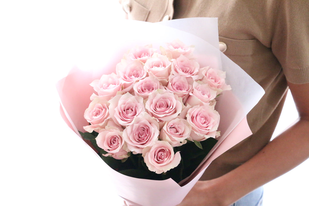 18本のピンク色のバラの花束