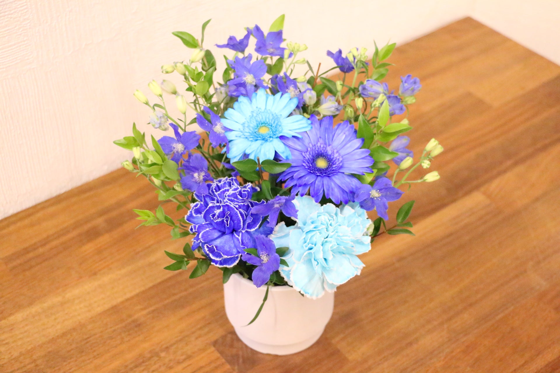 花束・アレンジメント AQUA 水色・青のアレンジメント – 花・花束の通販サイト｜HanaTaku