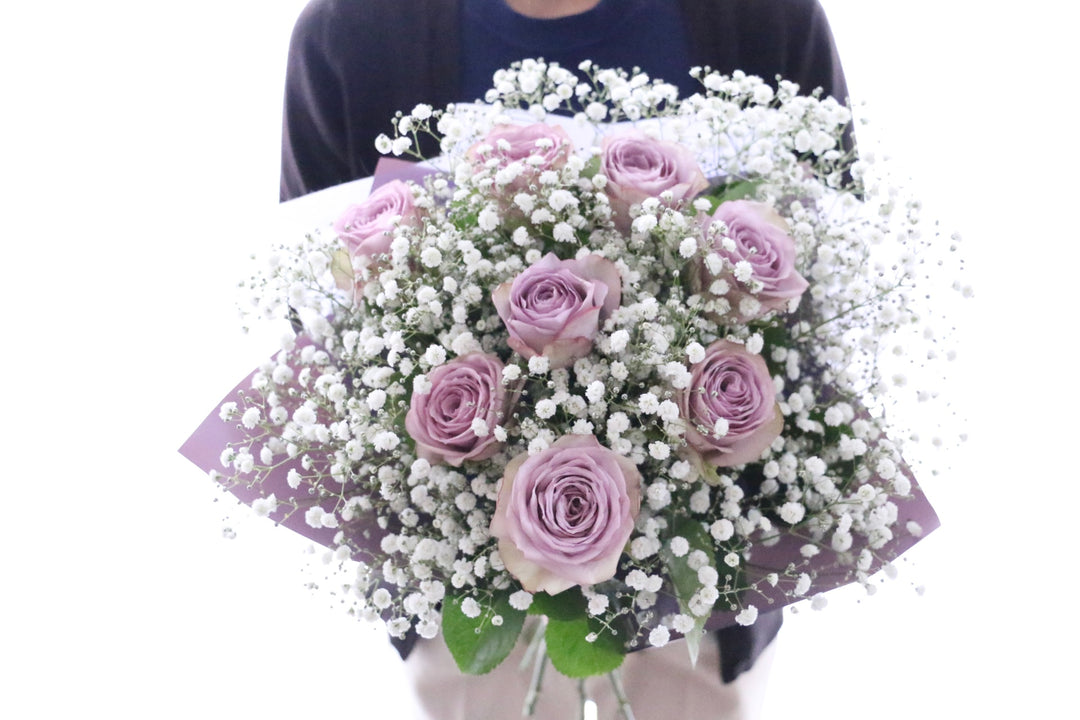 紫色のバラ（8本）とカスミソウ（3本）の花束 7,000円