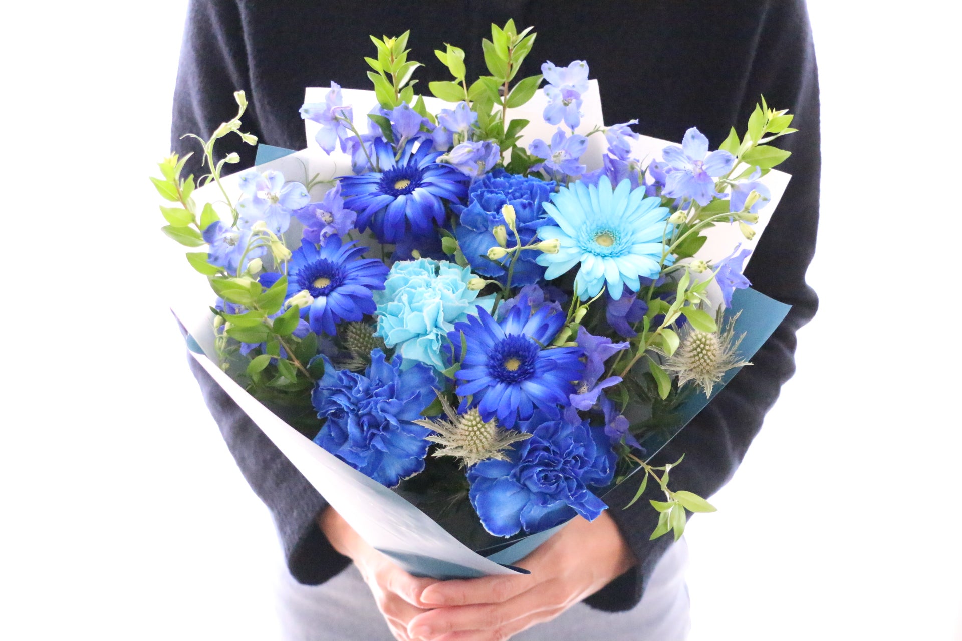 水色・青・白の花束 7,000円 – 花・花束の通販サイト｜HanaTaku