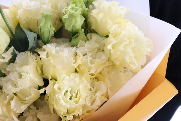 クリーム色のトルコキキョウの花束（6本）