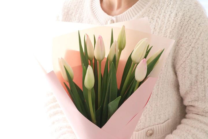 淡いピンクのチューリップの花束（9本）