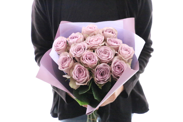 紫色のバラの花束（14本）-誇りに思います