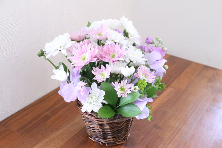 【供花】白色・ピンク色・紫色のお供えアレンジメント Sサイズ