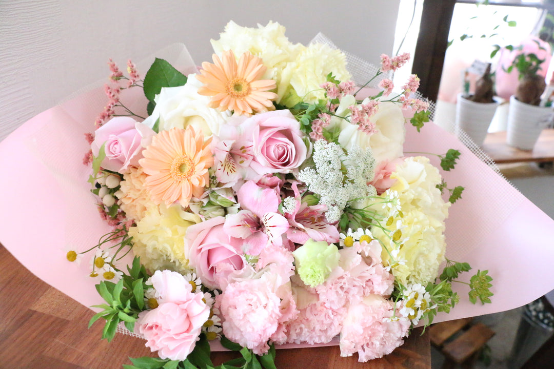 ピンク・黄色の花束　12,000円サイズ