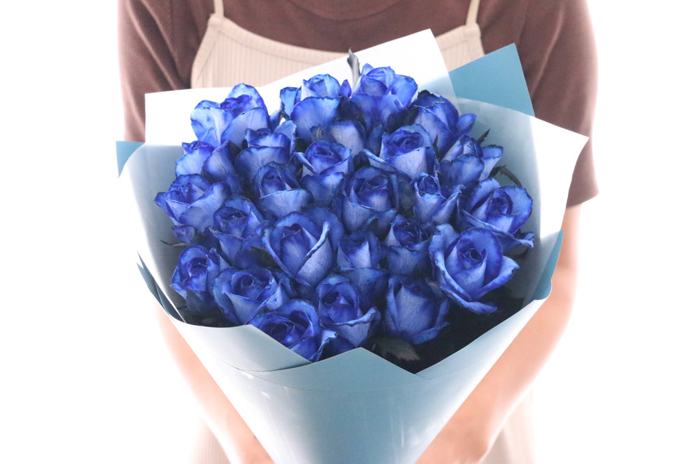 25本の青いバラの花束