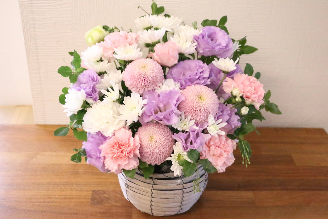 【供花】白色・ピンク色・紫色のお供えアレンジメント 10,000円