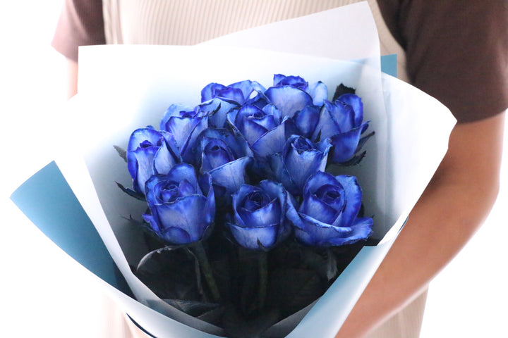 11本の青いバラの花束