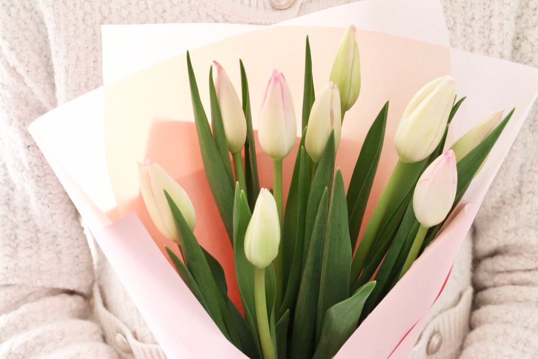 淡いピンクのチューリップの花束（9本）