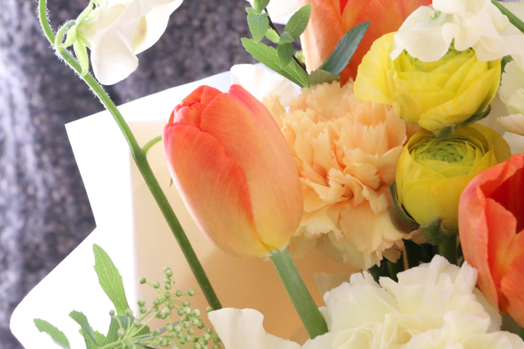 春のお花で束ねる花束 8,000円（黄色・オレンジ系）