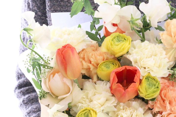 春のお花で束ねる花束 10,000円（黄色・オレンジ系）