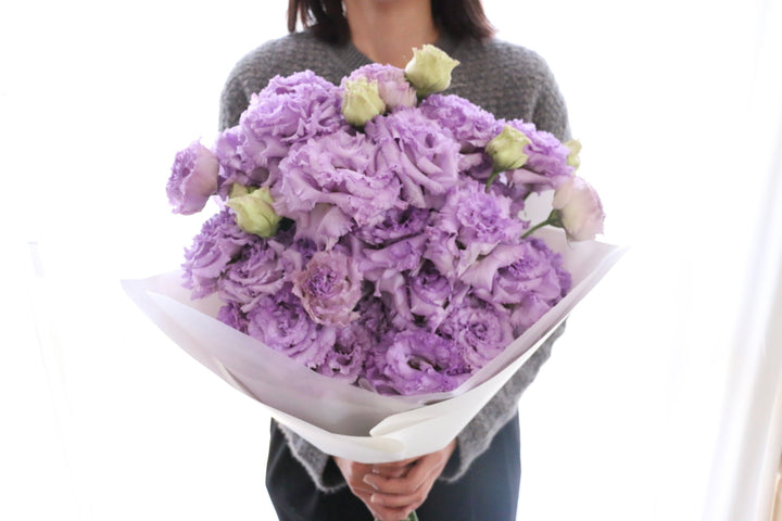 紫色のトルコキキョウの花束（8本）