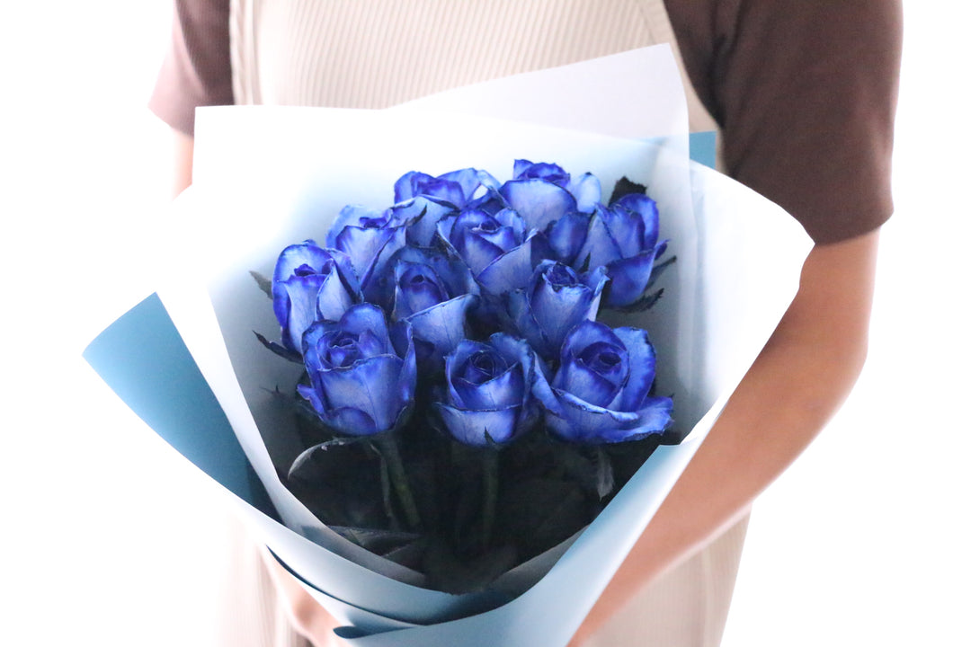 11本の青いバラの花束
